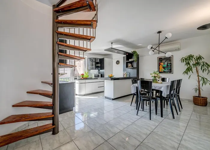 Διαμέρισμα Opera *