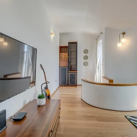 Apartment Opera *