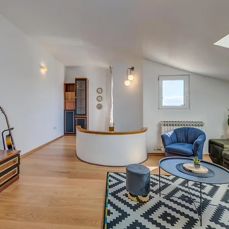 Opera Apartment *